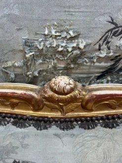 Lit en bois doré et sculpté de style Louis XV signé 