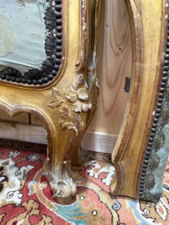 Lit en bois doré et sculpté de style Louis XV signé 