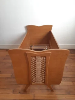 Lit en bois et rotin vintage