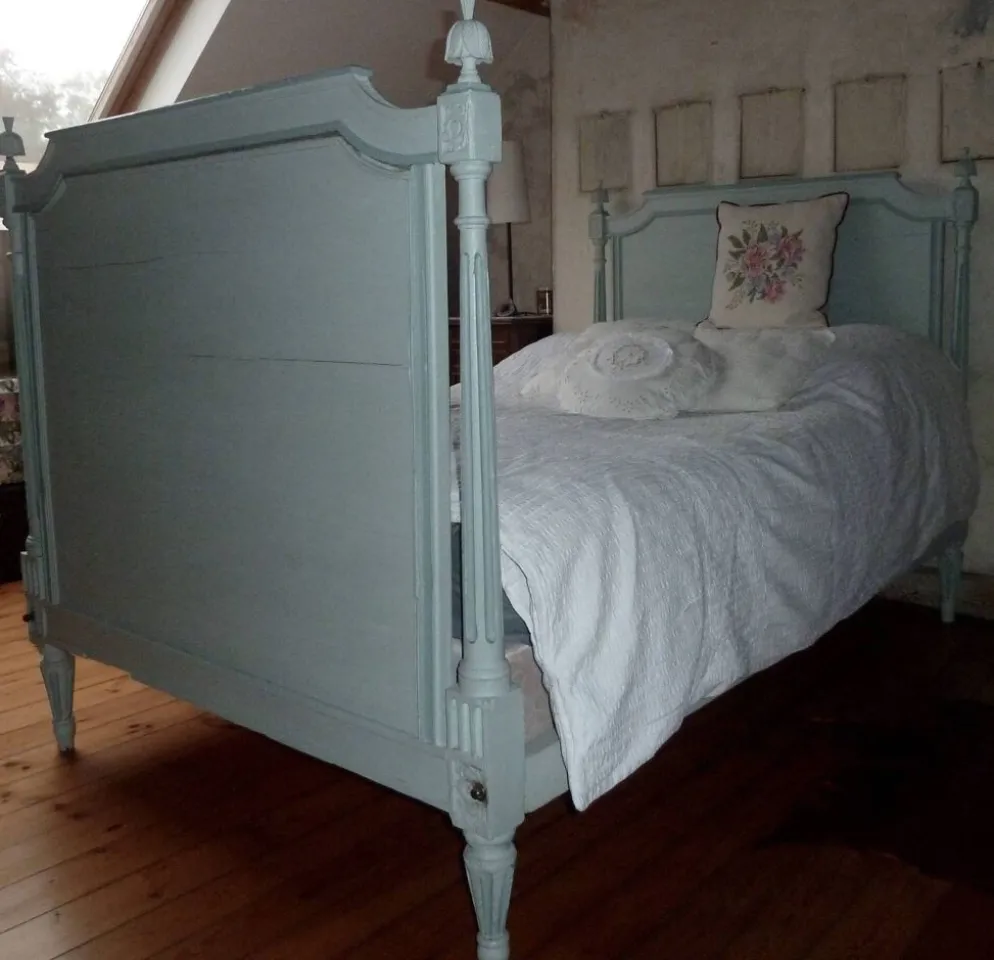 Lit en bois une place - époque Louis XVI
