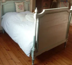 Lit en bois une place - époque Louis XVI