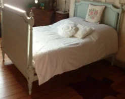 Lit en bois une place - époque Louis XVI