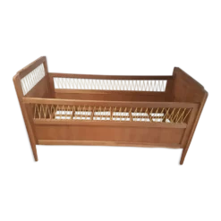 Lit enfant bois et fils scoubidou jaune, années 50