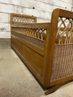 Lit enfant en bois et osier année 50 60