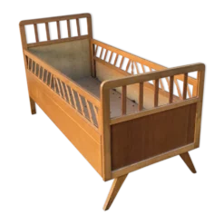 Lit enfant en bois pied compas