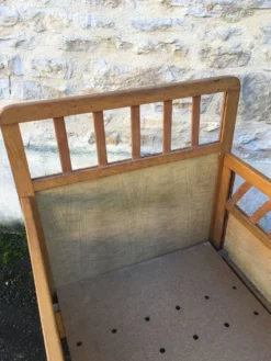 Lit enfant en bois pied compas