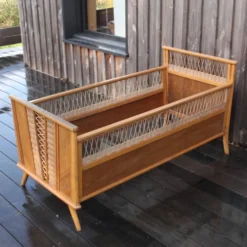 Lit enfant en rotin et bois