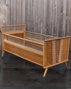 Lit enfant en rotin et bois