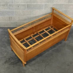 Lit enfant en rotin et bois année 70