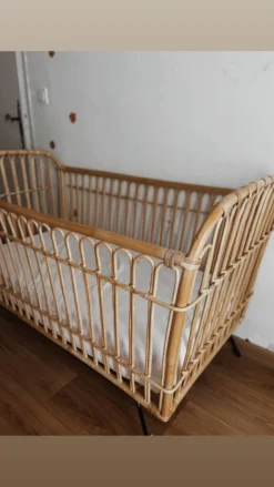 Lit enfant en rotin Saudaura fait main – matelas Zara Home inclus