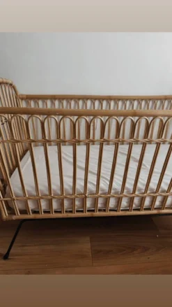 Lit enfant en rotin Saudaura fait main – matelas Zara Home inclus