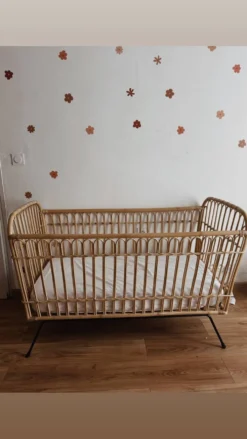 Lit enfant en rotin Saudaura fait main – matelas Zara Home inclus