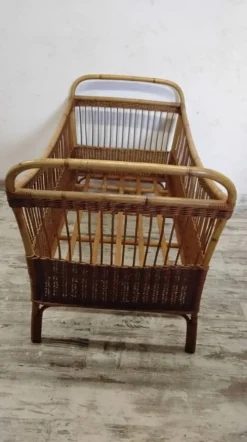 Lit enfant en rotin vintage