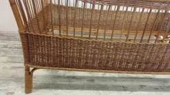 Lit enfant en rotin vintage
