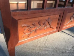 Lit enfant provençal en bois sculpté