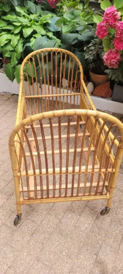 Lit enfant rotin 60's