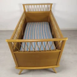 Lit enfant rotin vintage