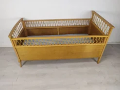 Lit enfant rotin vintage