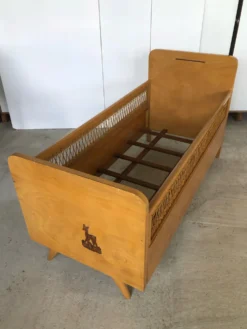 Lit enfant scandinave années 60 avec rotin