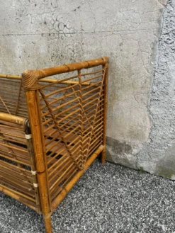 Lit enfant vintage en rotin et bambou – années 70