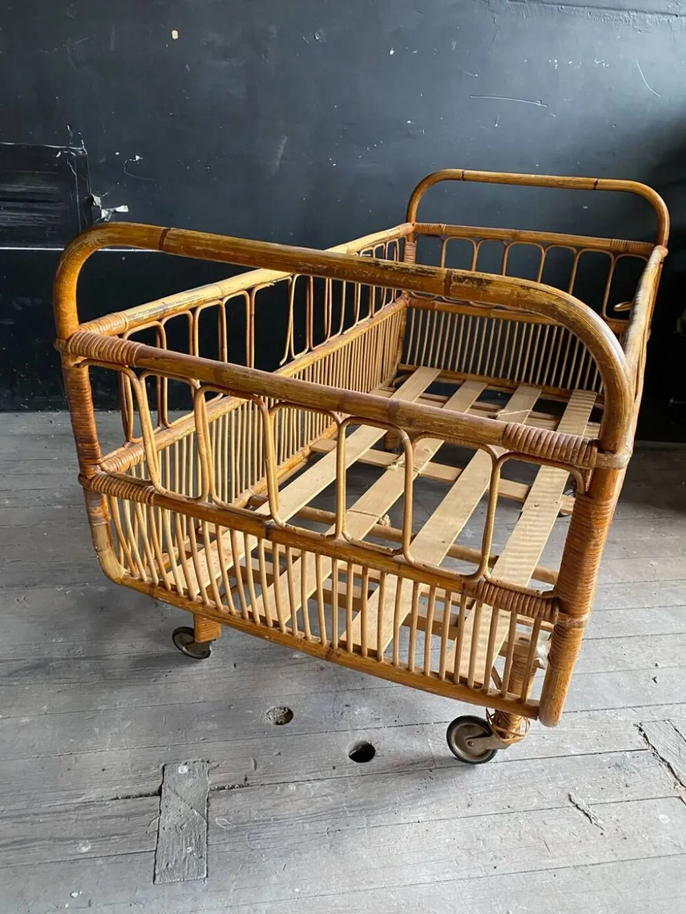 Lit enfant vintage rotin et osier