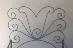 Lit en fer forgé volutes