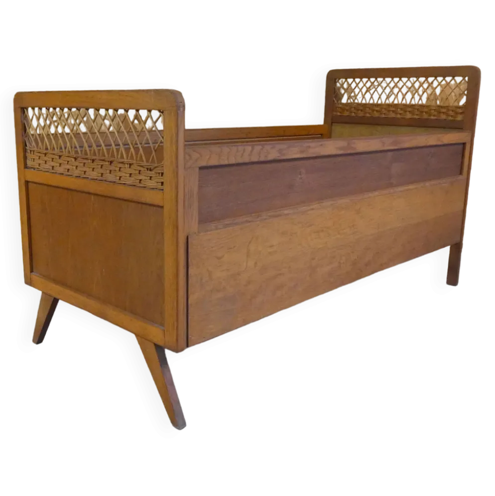Lit en rotin et bois pieds compas enfant vintage