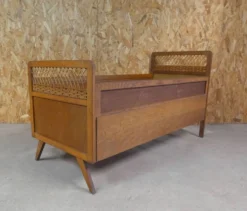 Lit en rotin et bois pieds compas enfant vintage