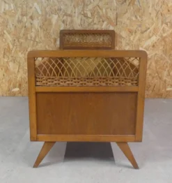 Lit en rotin et bois pieds compas enfant vintage