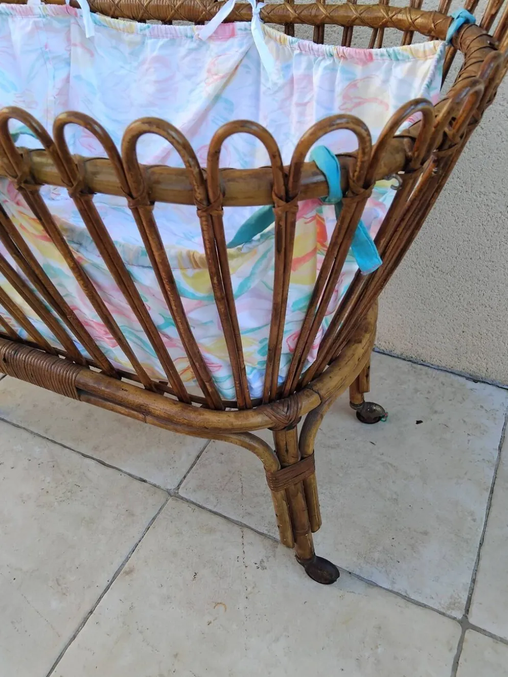 Lit en rotin vintage a roulettes berceau