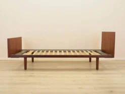 Lit en teck, design danois, années 1960, designer : Hans J. Wegner, fabricant : Get