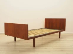 Lit en teck, design danois, années 1960, designer : Hans J. Wegner, fabricant : Get