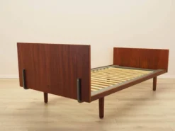Lit en teck, design danois, années 1960, designer : Hans J. Wegner, fabricant : Get