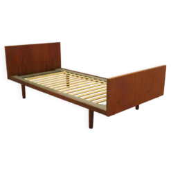 Lit en teck, design danois, années 1960, designer : Hans J. Wegner, fabricant : Get