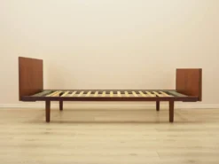 Lit en teck, design danois, années 1960, designer : Hans J. Wegner, fabricant : Get