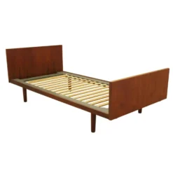 Lit en teck, design danois, années 1960, designer : Hans J. Wegner, fabricant : Get