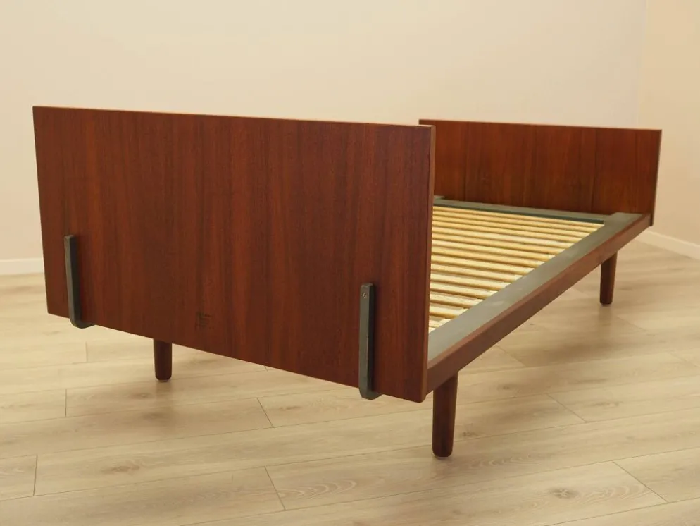 Lit en teck, design danois, années 1960, designer : Hans J. Wegner, fabricant : Get