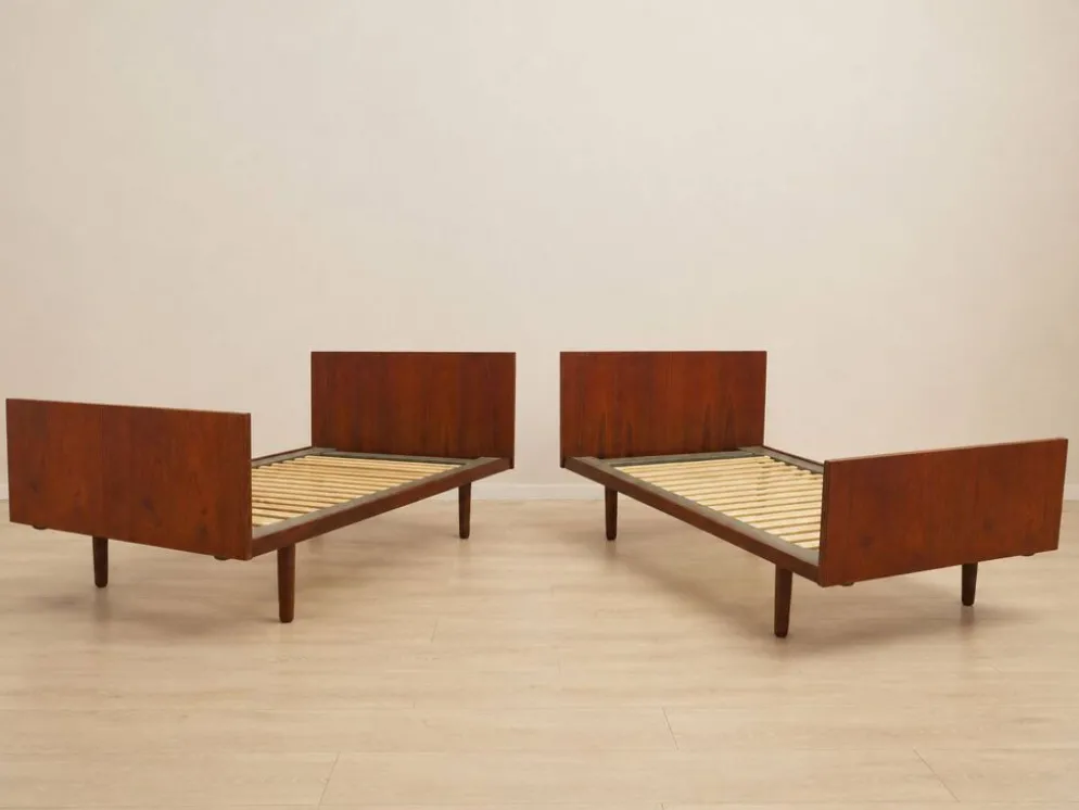 Lit en teck, design danois, années 1960, designer : Hans J. Wegner, fabricant : Get