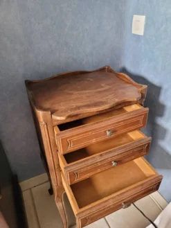 2 lit et une table de chevet vintage en merisier massif