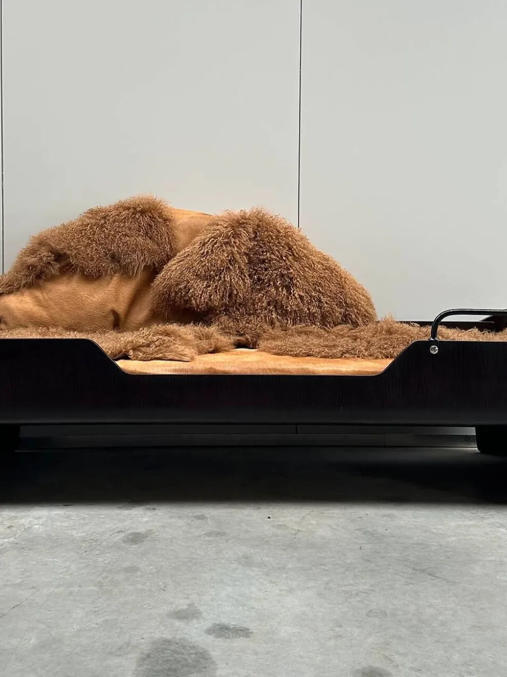 Lit par Jules Wabbes avec tissu Carine Boxy