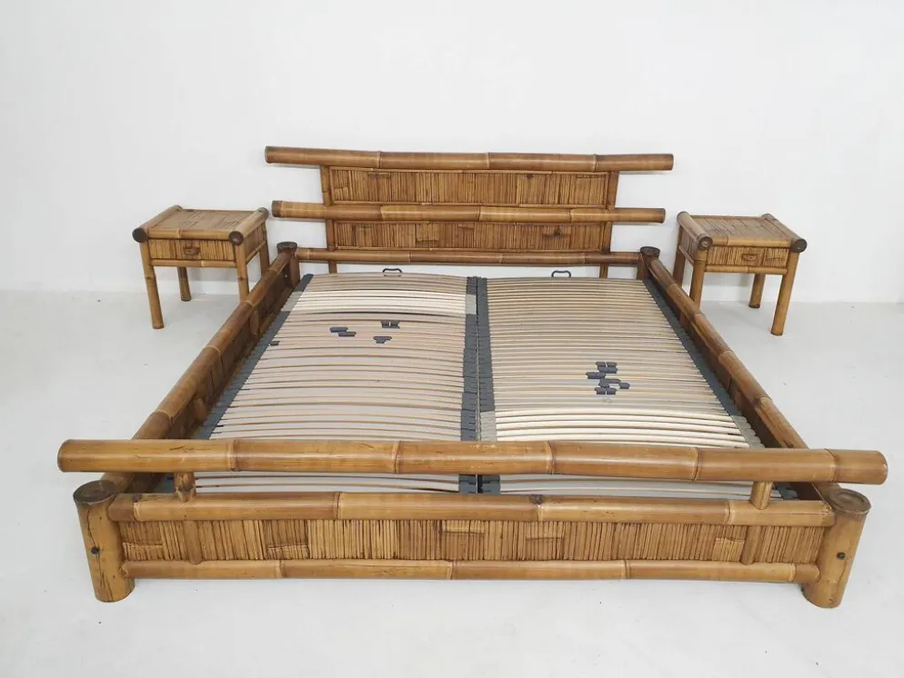 Lit 2 places en bambou et tables de nuit assorties