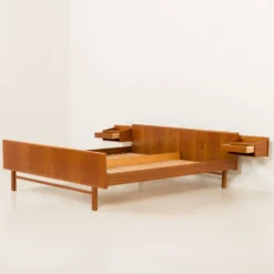 Lit queen size danois en teck avec tables de nuit, années 1960