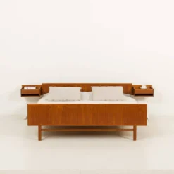 Lit queen size danois en teck avec tables de nuit, années 1960
