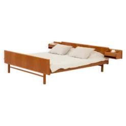 Lit queen size danois en teck avec tables de nuit, années 1960