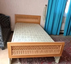 Lit rotin une place vintage années 1970 en bois blond