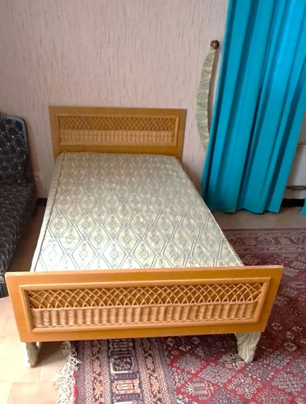 Lit rotin une place vintage années 1970 en bois blond