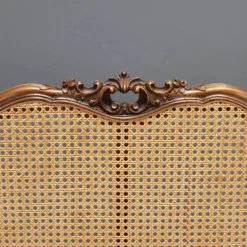 Lit simple de style Barocchetto en noyer