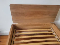 Lit simple en orme américain massif - Design contemporain épuré