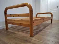 Lit simple en pin, Scandinavie