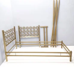 Lit simple sculptural postmoderne en laiton par Luciano Frigerio, Italie